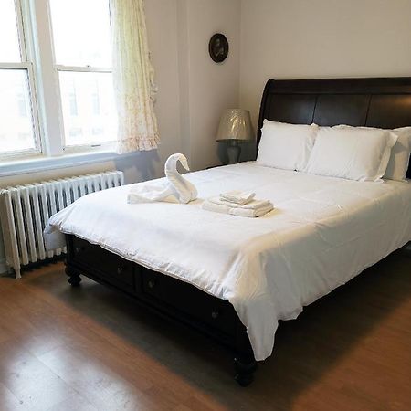 Апартаменти Cozy Private Rm Heart Of North York Free Parking Full Kitchen Close To Downtown Торонто Екстер'єр фото