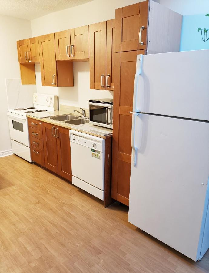 Апартаменти Cozy Private Rm Heart Of North York Free Parking Full Kitchen Close To Downtown Торонто Екстер'єр фото