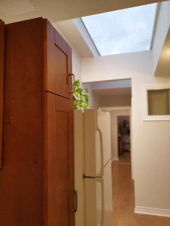 Апартаменти Cozy Private Rm Heart Of North York Free Parking Full Kitchen Close To Downtown Торонто Екстер'єр фото
